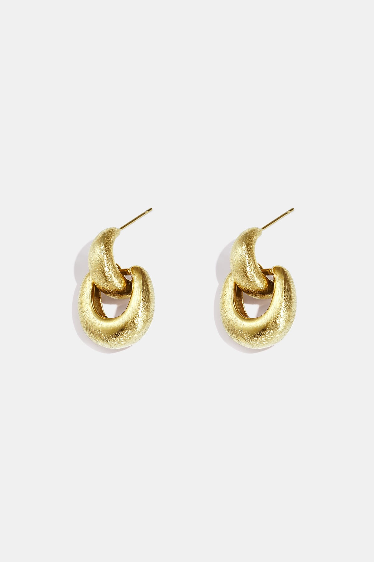 Boucles d'oreilles à maillons organiques avec un effet mat
